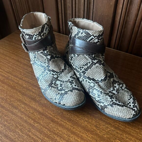Snakeskin Pattern Ankle Boots with Brown Accents - Picture 6 of 6